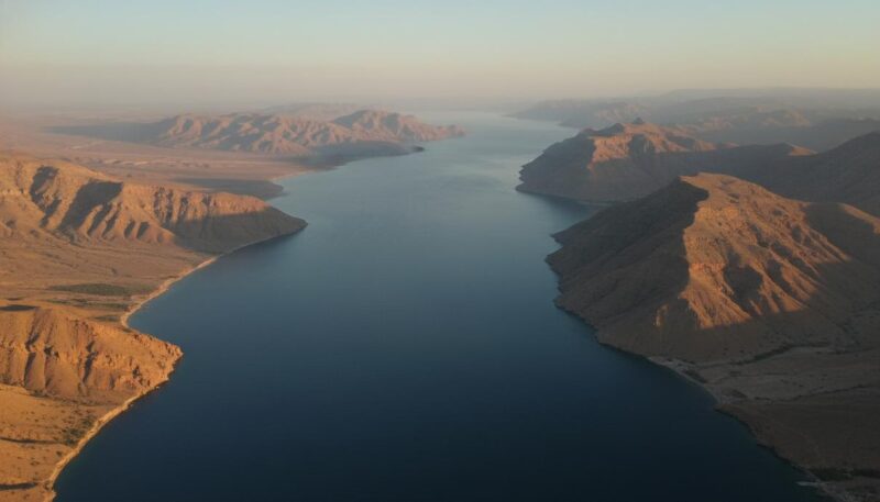 Рынок нефти: блокада Ормузского пролива привела к рекордному падению спроса